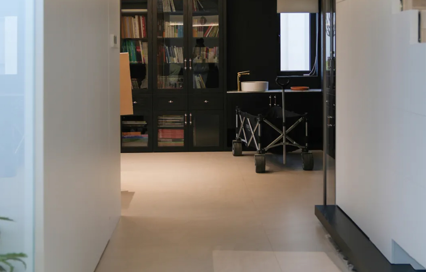 家装案例|复式结构中的克制性叙事